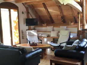 Chalet 5 ch., mezzanine, 12 pers., skis aux pieds, parking - FR-1-263-565